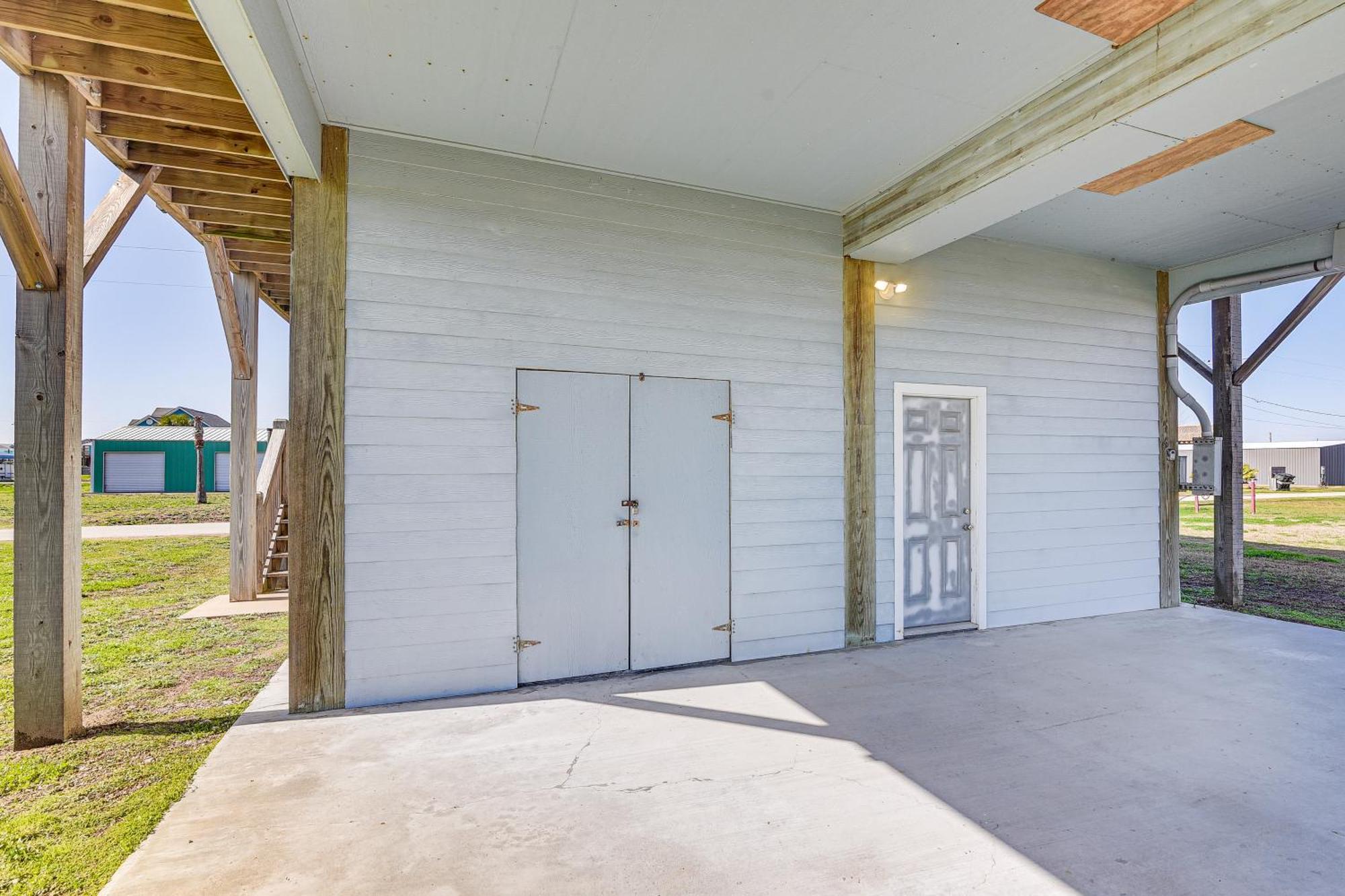 Crystal Beach Home With 2 Grills Walk To Shore! Exterior photo