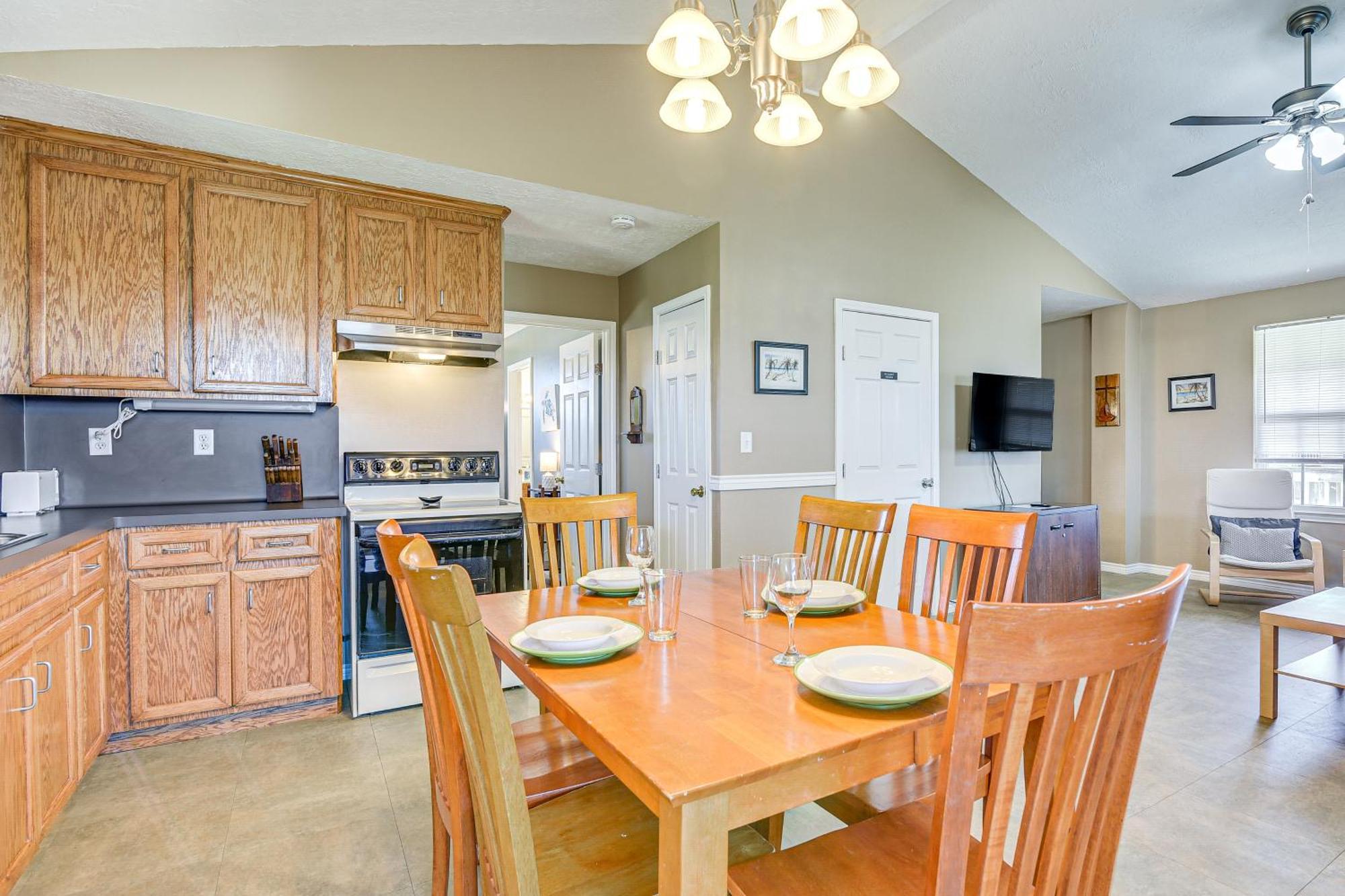 Crystal Beach Home With 2 Grills Walk To Shore! Exterior photo