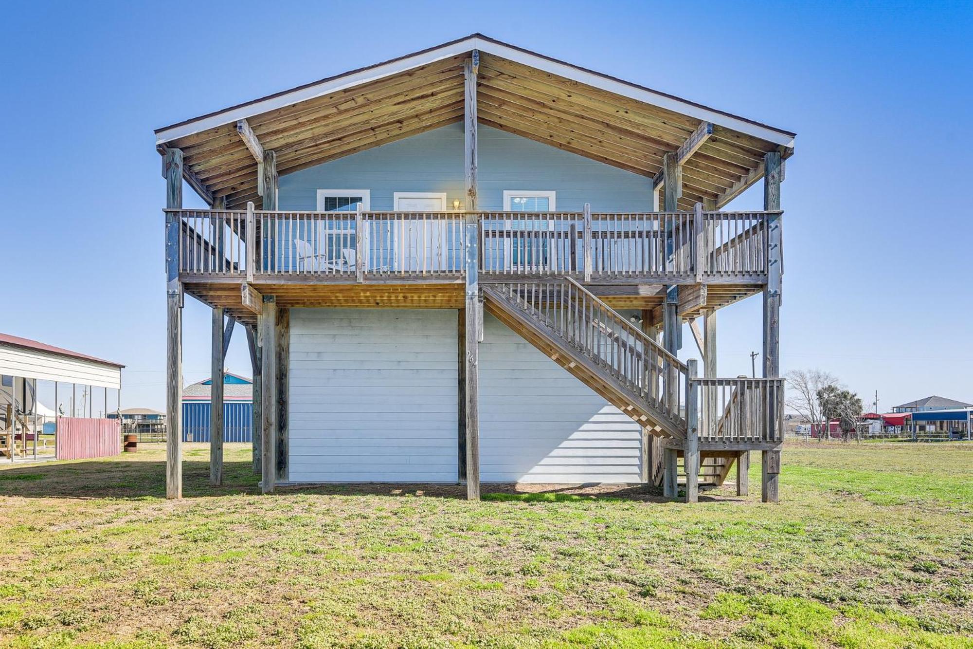 Crystal Beach Home With 2 Grills Walk To Shore! Exterior photo