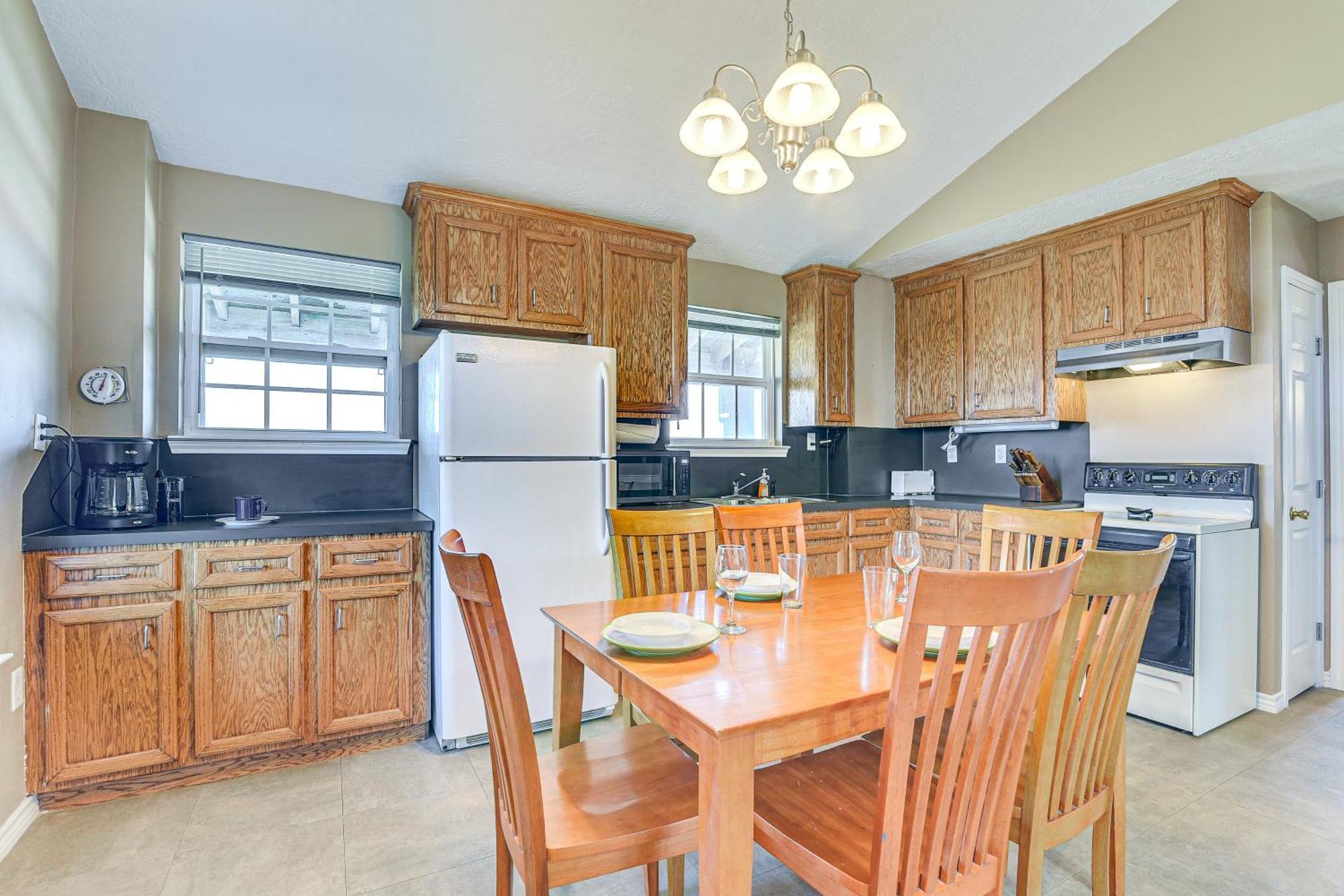 Crystal Beach Home With 2 Grills Walk To Shore! Exterior photo